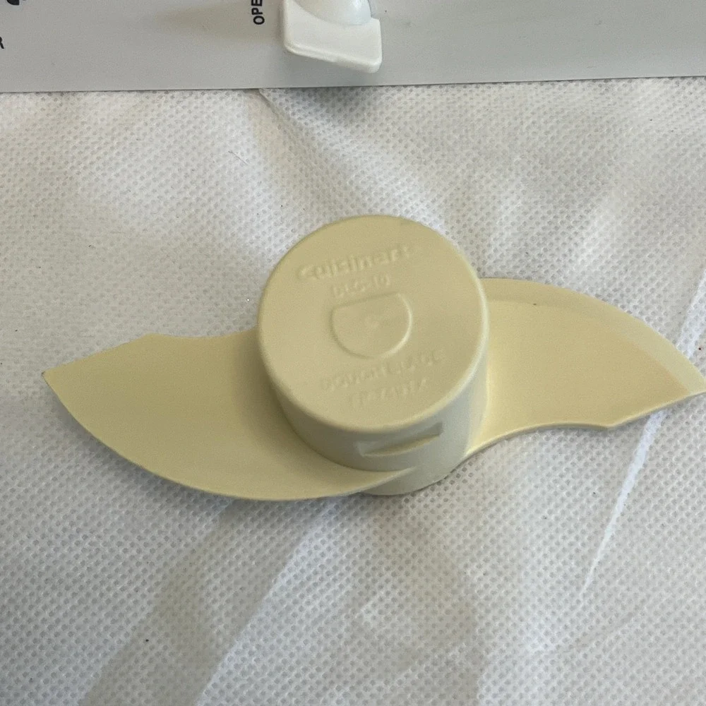 Cuisinart Blade and Disc Holder 2 Blades 2 Disc Stem Food Processor DLC-8 DLC-10